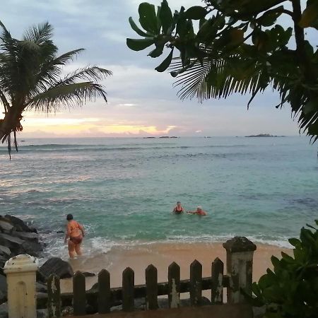 Happy Beach Villa Resort Unawatuna Kültér fotó