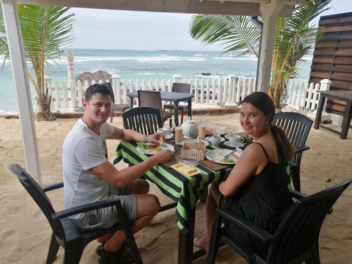 Happy Beach Villa Resort Unawatuna Kültér fotó