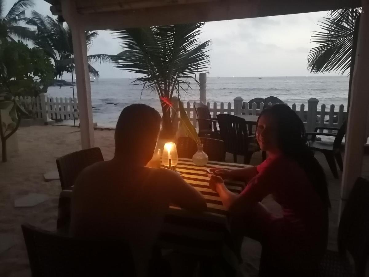 Happy Beach Villa Resort Unawatuna Kültér fotó