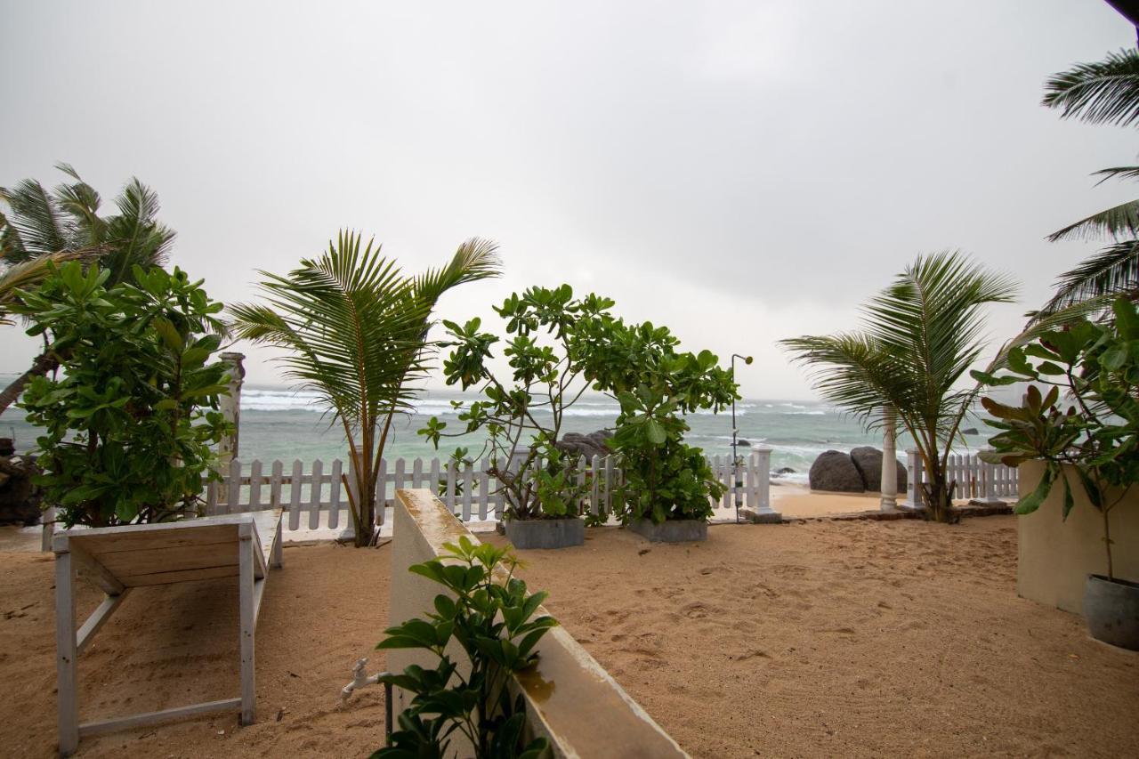 Happy Beach Villa Resort Unawatuna Kültér fotó