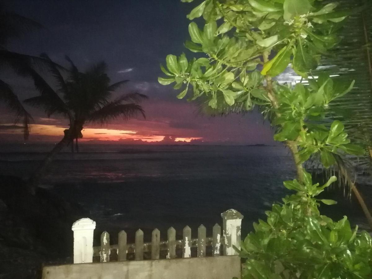 Happy Beach Villa Resort Unawatuna Kültér fotó