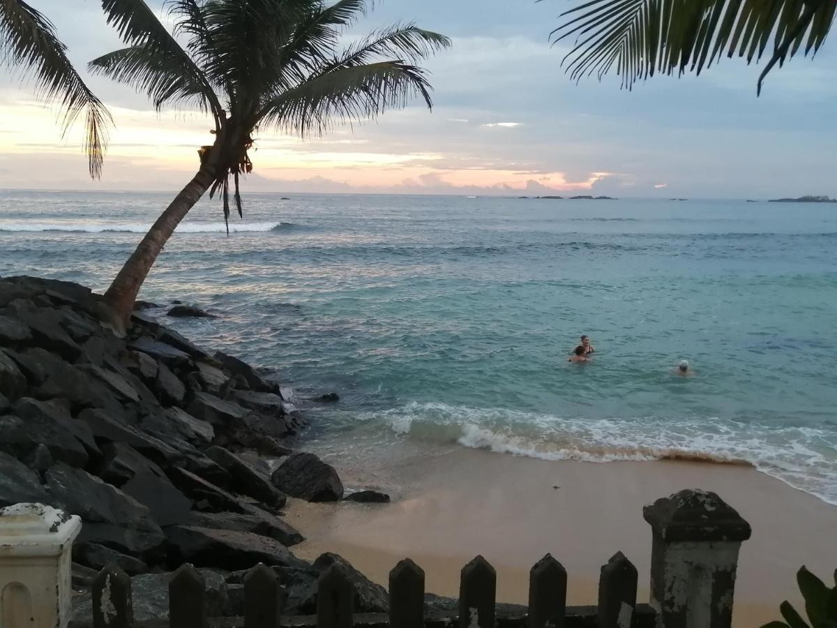 Happy Beach Villa Resort Unawatuna Kültér fotó